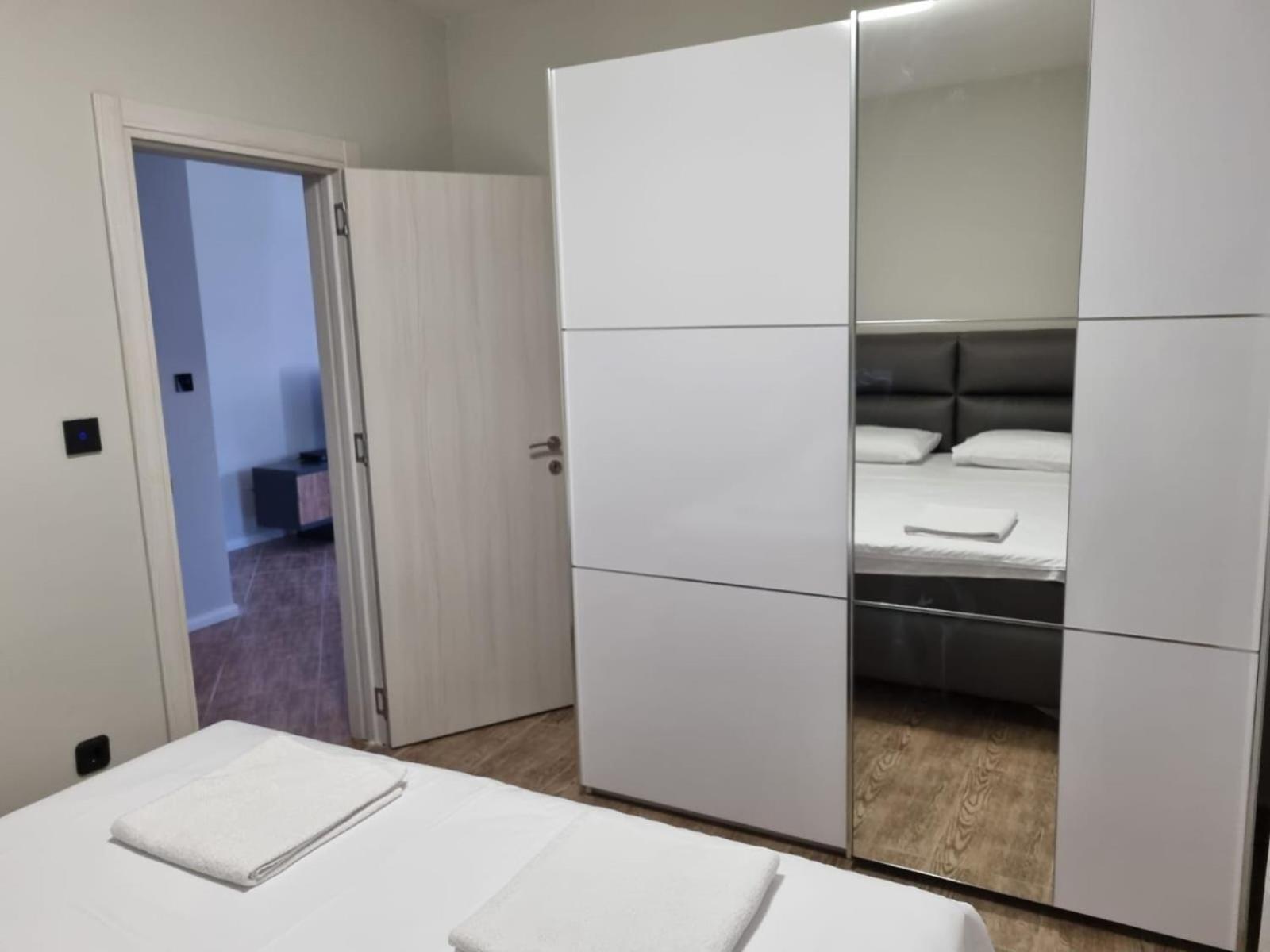 Apartments Luka Kotor Bagian luar foto