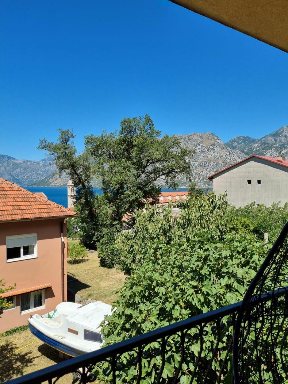 Apartments Luka Kotor Bagian luar foto
